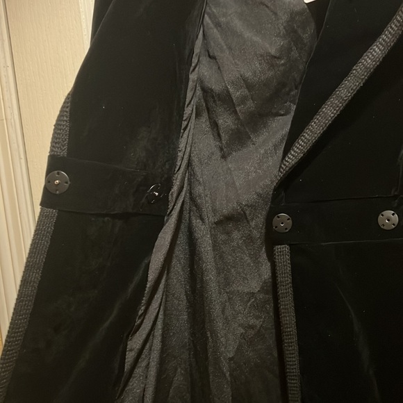 New Women’s Omoone black velvet coat in Medium (I also have it in maroon S) - Picture 6 of 9